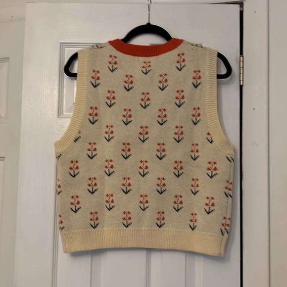 Button up tulip print sweater vest - Picture 3 of 4